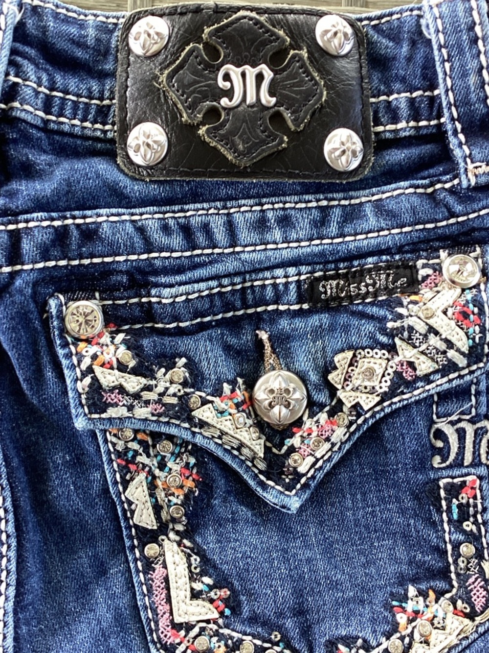 Miss Me Dark Blue Rolled Hem Denim Shorts Gorgeous Back Pockets Size 28 - Picture 8 of 11